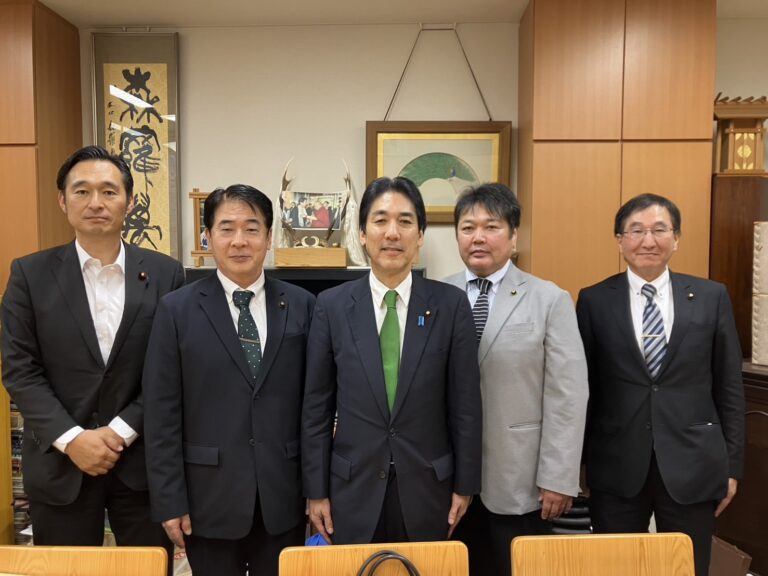 『城内実大臣、深澤陽一議員へ陳情に伺う』